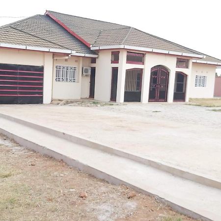 Stunning 5-Bed Family Villa In Lubumbashi Congo Exterior photo